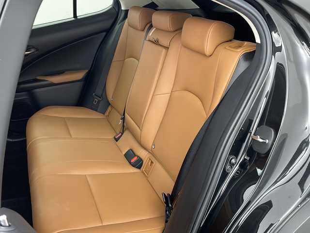 レクサス ＵＸ 250h バージョンC 兵庫県 2019(平31)年 5.6万km グラファイトブラックガラスフレーク ・Lexus Safety System ＋/・プリクラッシュセーフティ/・レーントレーシングアシスト/・オートマチックハイビーム/・アダプティブハイビーム/・ロードサインアシスト/・先行車発進告知/・ブラインドスポットモニター/・パノラミックビューモニター/・3眼LEDヘッドライト/・スマートエントリー/・ヘッドアップディスプレイ/・10.3インチワイドディスプレイ/・純正ナビ/CD/DVD/BT/Miracast/TV/・ビルトインETC2.0/・革シート/・前席シートヒーター/・前席パワーシート/・パワーバックドア/・TRDエアロ/・前後ドライブレコーダー/・純正17インチアルミホイール/・パーキングサポートブレーキ