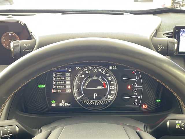レクサス ＵＸ 250h バージョンC 兵庫県 2019(平31)年 5.6万km グラファイトブラックガラスフレーク ・Lexus Safety System ＋/・プリクラッシュセーフティ/・レーントレーシングアシスト/・オートマチックハイビーム/・アダプティブハイビーム/・ロードサインアシスト/・先行車発進告知/・ブラインドスポットモニター/・パノラミックビューモニター/・3眼LEDヘッドライト/・スマートエントリー/・ヘッドアップディスプレイ/・10.3インチワイドディスプレイ/・純正ナビ/CD/DVD/BT/Miracast/TV/・ビルトインETC2.0/・革シート/・前席シートヒーター/・前席パワーシート/・パワーバックドア/・TRDエアロ/・前後ドライブレコーダー/・純正17インチアルミホイール/・パーキングサポートブレーキ