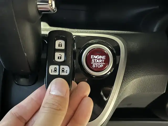 ホンダ Ｎ ＢＯＸ G SSパッケージ 高知県 2013(平25)年 9.7万km プレミアムホワイトパール 社外CD・DVDプレイヤー/バックカメラ/ETC/フルセグテレビ/プッシュスタート/スマートキー/スペアキー/アイドリングストップ/純正フロアマット/純正14インチアルミホイール/両側パワースライドドア/チップアップシート/ベンチシート/横滑り防止装置/盗難防止装置/保証書/記録簿/取扱説明書