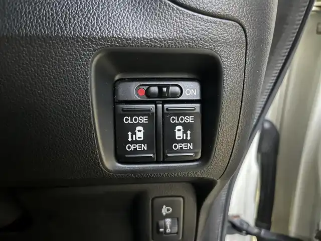 ホンダ Ｎ ＢＯＸ G SSパッケージ 高知県 2013(平25)年 9.7万km プレミアムホワイトパール 社外CD・DVDプレイヤー/バックカメラ/ETC/フルセグテレビ/プッシュスタート/スマートキー/スペアキー/アイドリングストップ/純正フロアマット/純正14インチアルミホイール/両側パワースライドドア/チップアップシート/ベンチシート/横滑り防止装置/盗難防止装置/保証書/記録簿/取扱説明書