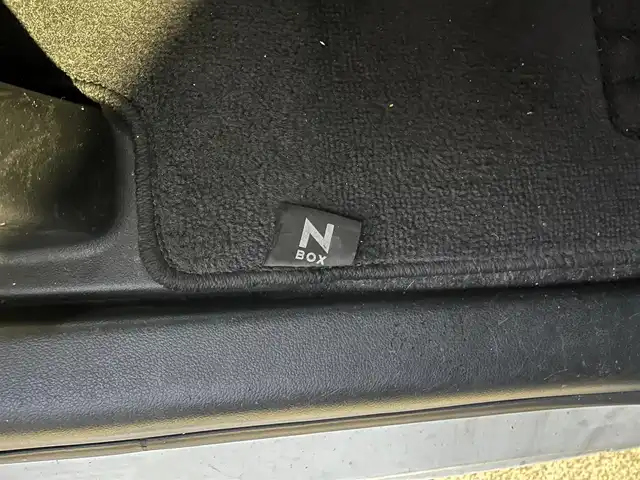 ホンダ Ｎ ＢＯＸ G SSパッケージ 高知県 2013(平25)年 9.7万km プレミアムホワイトパール 社外CD・DVDプレイヤー/バックカメラ/ETC/フルセグテレビ/プッシュスタート/スマートキー/スペアキー/アイドリングストップ/純正フロアマット/純正14インチアルミホイール/両側パワースライドドア/チップアップシート/ベンチシート/横滑り防止装置/盗難防止装置/保証書/記録簿/取扱説明書