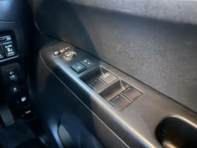 ホンダ Ｎ ＢＯＸ G SSパッケージ 高知県 2013(平25)年 9.7万km プレミアムホワイトパール 社外CD・DVDプレイヤー/バックカメラ/ETC/フルセグテレビ/プッシュスタート/スマートキー/スペアキー/アイドリングストップ/純正フロアマット/純正14インチアルミホイール/両側パワースライドドア/チップアップシート/ベンチシート/横滑り防止装置/盗難防止装置/保証書/記録簿/取扱説明書