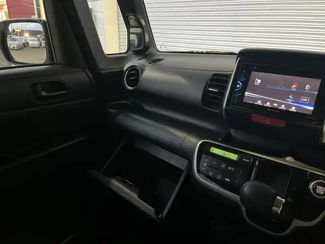 ホンダ Ｎ ＢＯＸ G SSパッケージ 高知県 2013(平25)年 9.7万km プレミアムホワイトパール 社外CD・DVDプレイヤー/バックカメラ/ETC/フルセグテレビ/プッシュスタート/スマートキー/スペアキー/アイドリングストップ/純正フロアマット/純正14インチアルミホイール/両側パワースライドドア/チップアップシート/ベンチシート/横滑り防止装置/盗難防止装置/保証書/記録簿/取扱説明書