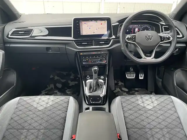 フォルクスワーゲン ＶＷ Ｔ－ロック TDI Rライン 愛知県 2023(令5)年 1.6万km ピュアホワイト /禁煙車//メーカーナビ//BT/AM/FM/Apple Car Play//バックカメラ//ビルトインETC2.0//iQ.DRIVE(Front Assist/Lane Assist/Side Assist/疲労検知システム/プロアクティブ・オキュパント・プロテクション/カーテンエアバッグ/W+サイドエアバッグ/オートハイビーム)//IQ.LIGHTライト//スペアスマートキー//前後方ドライブレコーダー//USB-C//ルーフレール//パワーシート//純正フロアマット//純正19インチアルミホイール//オートLEDヘッドライト//フォグランプ//ステアリングスイッチ//パドルシフト//AAC//おくだけ充電//シートヒーター//電動パーキングブレーキ//アクティブパーキングアシスト//オートホールドブレーキ//ブラインドスポットモニター//オートリトラウィンカーミラー//ヒーテッドドアミラー//リヤシーケンシャルウィンカー//クリアランスソナー//スペアタイヤ//ディーラー記録簿(R7.1)//保証書//取扱説明書