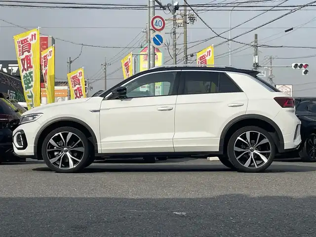 フォルクスワーゲン ＶＷ Ｔ－ロック TDI Rライン 愛知県 2023(令5)年 1.6万km ピュアホワイト /禁煙車//メーカーナビ//BT/AM/FM/Apple Car Play//バックカメラ//ビルトインETC2.0//iQ.DRIVE(Front Assist/Lane Assist/Side Assist/疲労検知システム/プロアクティブ・オキュパント・プロテクション/カーテンエアバッグ/W+サイドエアバッグ/オートハイビーム)//IQ.LIGHTライト//スペアスマートキー//前後方ドライブレコーダー//USB-C//ルーフレール//パワーシート//純正フロアマット//純正19インチアルミホイール//オートLEDヘッドライト//フォグランプ//ステアリングスイッチ//パドルシフト//AAC//おくだけ充電//シートヒーター//電動パーキングブレーキ//アクティブパーキングアシスト//オートホールドブレーキ//ブラインドスポットモニター//オートリトラウィンカーミラー//ヒーテッドドアミラー//リヤシーケンシャルウィンカー//クリアランスソナー//スペアタイヤ//ディーラー記録簿(R7.1)//保証書//取扱説明書