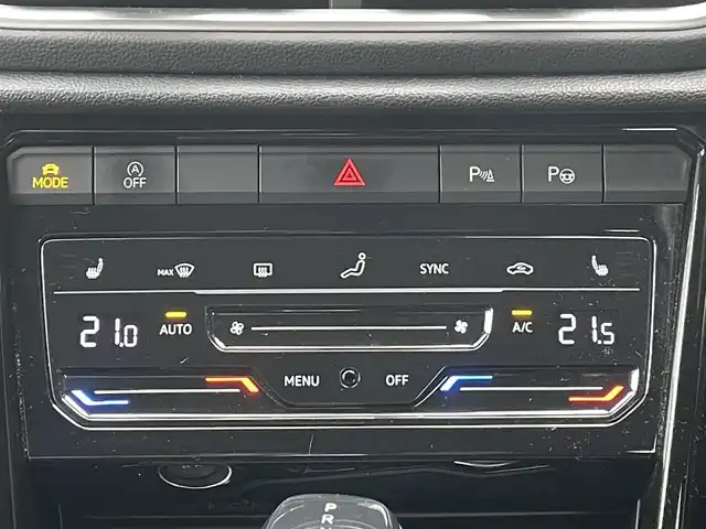 フォルクスワーゲン ＶＷ Ｔ－ロック TDI Rライン 愛知県 2023(令5)年 1.6万km ピュアホワイト /禁煙車//メーカーナビ//BT/AM/FM/Apple Car Play//バックカメラ//ビルトインETC2.0//iQ.DRIVE(Front Assist/Lane Assist/Side Assist/疲労検知システム/プロアクティブ・オキュパント・プロテクション/カーテンエアバッグ/W+サイドエアバッグ/オートハイビーム)//IQ.LIGHTライト//スペアスマートキー//前後方ドライブレコーダー//USB-C//ルーフレール//パワーシート//純正フロアマット//純正19インチアルミホイール//オートLEDヘッドライト//フォグランプ//ステアリングスイッチ//パドルシフト//AAC//おくだけ充電//シートヒーター//電動パーキングブレーキ//アクティブパーキングアシスト//オートホールドブレーキ//ブラインドスポットモニター//オートリトラウィンカーミラー//ヒーテッドドアミラー//リヤシーケンシャルウィンカー//クリアランスソナー//スペアタイヤ//ディーラー記録簿(R7.1)//保証書//取扱説明書