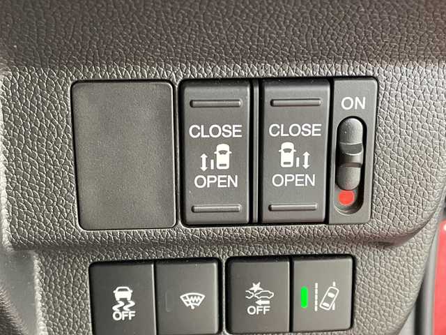 ホンダ フリード ハイブリット クロスター 栃木県 2022(令4)年 2.5万km プレミアムクリスタルレッドM ワンオーナー/純正9インチプレミアムインターナビ/（CD/DVD/フルセグTV/Bluetooth/USB/SD/iPod）/バックカメラ/ホンダセンシング/ビルトインETC/純正前後ドライブレコーダー/両側パワースライドドア/ハーフレザーシート/前席シートヒーター/禁煙車/ルーフレール/オートライト/LEDヘッドライト/横滑り防止装置/スマートキー/プッシュスタート/ステアリングスイッチ/革巻きステアリング/ウィンカーミラー/純正15インチアルミホイール/純正フロアマット