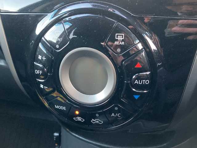 日産 ノート XVセレ +セーフ 愛媛県 2015(平27)年 8万km グレイッシュブルー 純正ナビ（MC314D-W)/・CD/DVD/ワンセグTV/MSV/Bluetooth/ETC/スマートキー/衝突軽減ブレーキ/車線逸脱警報/アイドリングストップ/ISOFIX/電動格納ミラー/・ウィンカーミラー/ドアバイザー/フロアマット