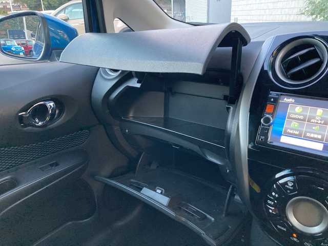 日産 ノート XVセレ +セーフ 愛媛県 2015(平27)年 8万km グレイッシュブルー 純正ナビ（MC314D-W)/・CD/DVD/ワンセグTV/MSV/Bluetooth/ETC/スマートキー/衝突軽減ブレーキ/車線逸脱警報/アイドリングストップ/ISOFIX/電動格納ミラー/・ウィンカーミラー/ドアバイザー/フロアマット