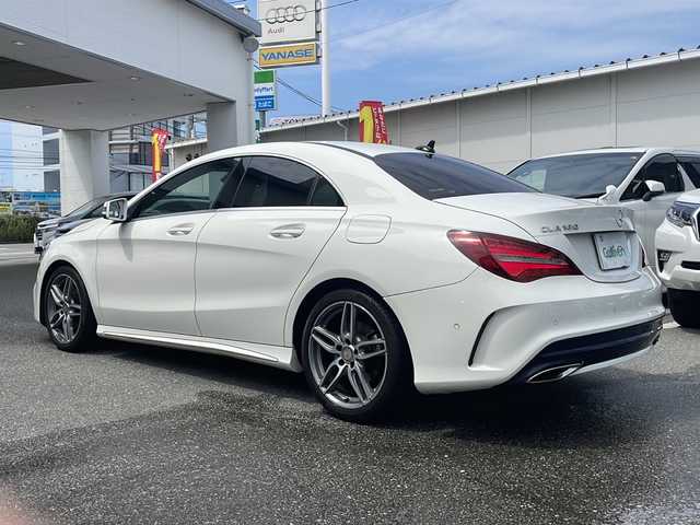 メルセデス・ベンツ ＣＬＡ１８０ スポーツ 福岡県 2017(平29)年 9.5万km カルサイトホワイト ワンオーナー/純正ナビ（Bluetooth）/フルセグTV（DVD・CD再生機能あり）/コーナーセンサー（前後）/社外カメラ（バック）/シートヒーター/パワーシート/パワーウィンドウ（全席）/パドルシフト/純正フロアマット/純正アルミホイール/ABS/横滑り防止装置/盗難防止装置/スペアキー/スマートキー/LEDオートライト/エアバッグ（運転席・助手席・サイド）/MTモード付AT/取扱説明書/保証書