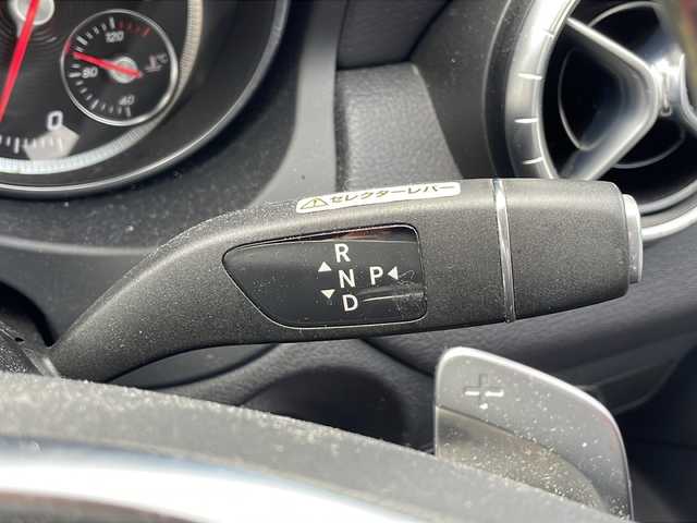 メルセデス・ベンツ ＣＬＡ１８０ スポーツ 福岡県 2017(平29)年 9.5万km カルサイトホワイト ワンオーナー/純正ナビ（Bluetooth）/フルセグTV（DVD・CD再生機能あり）/コーナーセンサー（前後）/社外カメラ（バック）/シートヒーター/パワーシート/パワーウィンドウ（全席）/パドルシフト/純正フロアマット/純正アルミホイール/ABS/横滑り防止装置/盗難防止装置/スペアキー/スマートキー/LEDオートライト/エアバッグ（運転席・助手席・サイド）/MTモード付AT/取扱説明書/保証書
