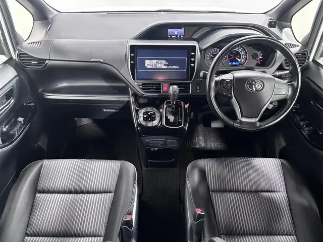 トヨタ ヴォクシー ZS 大阪府 2017(平29)年 6.7万km ホワイトパールクリスタルシャイン 純正9incナビTV バックカメラ シートヒーター クルーズコントロール 衝突軽減ブレーキ レーンアシスト オートハイビーム スマートキー プッシュスタート 両側パワースライドドア ドライブレコーダー ETC