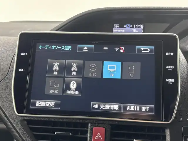 トヨタ ヴォクシー ZS 大阪府 2017(平29)年 6.7万km ホワイトパールクリスタルシャイン 純正9incナビTV バックカメラ シートヒーター クルーズコントロール 衝突軽減ブレーキ レーンアシスト オートハイビーム スマートキー プッシュスタート 両側パワースライドドア ドライブレコーダー ETC