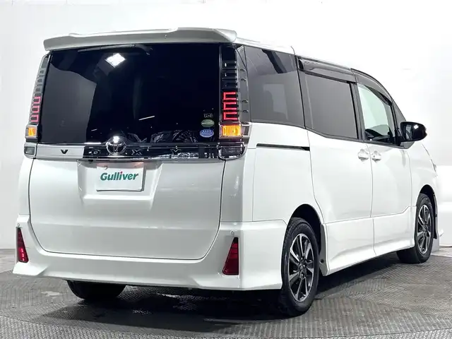 トヨタ ヴォクシー ZS 大阪府 2017(平29)年 6.7万km ホワイトパールクリスタルシャイン 純正9incナビTV バックカメラ シートヒーター クルーズコントロール 衝突軽減ブレーキ レーンアシスト オートハイビーム スマートキー プッシュスタート 両側パワースライドドア ドライブレコーダー ETC