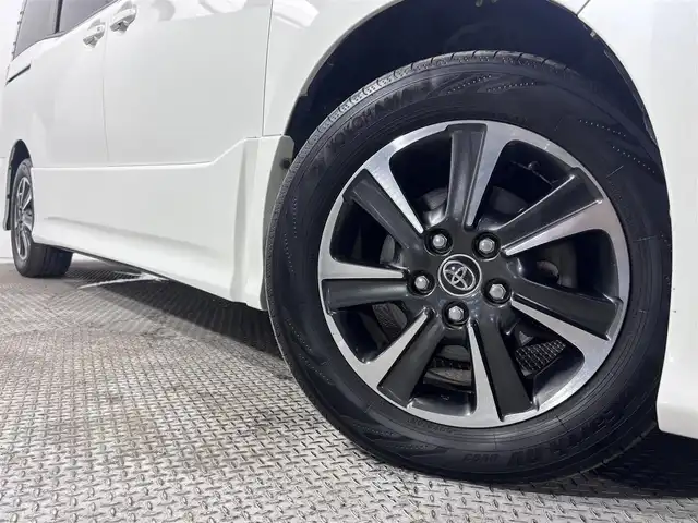 トヨタ ヴォクシー ZS 大阪府 2017(平29)年 6.7万km ホワイトパールクリスタルシャイン 純正9incナビTV バックカメラ シートヒーター クルーズコントロール 衝突軽減ブレーキ レーンアシスト オートハイビーム スマートキー プッシュスタート 両側パワースライドドア ドライブレコーダー ETC
