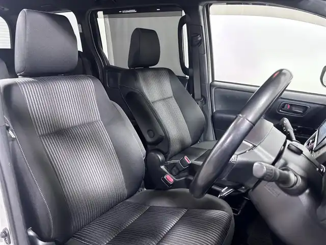トヨタ ヴォクシー ZS 大阪府 2017(平29)年 6.7万km ホワイトパールクリスタルシャイン 純正9incナビTV バックカメラ シートヒーター クルーズコントロール 衝突軽減ブレーキ レーンアシスト オートハイビーム スマートキー プッシュスタート 両側パワースライドドア ドライブレコーダー ETC