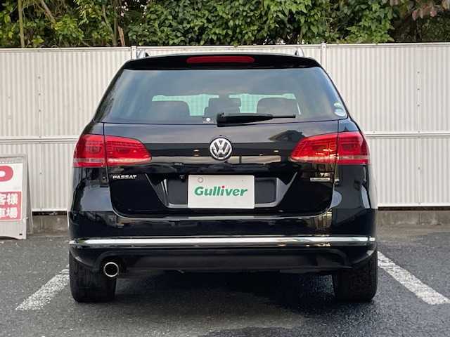 フォルクスワーゲン パサート ヴァリアント TSI ハイラインBM 茨城県 2013(平25)年 9.8万km ディープブラックパールエフェクト ワンオーナー/純正ナビ【AM/FM/CD/DVD/BT/フルセグ】/ルーフレール/バックカメラ/レザーシート/パワーシート/メモリシート/ETC/LEDライト/フォグライト/レーンチェンジアシストシステム/コーナーセンサー/横滑り防止装置/盗難防止装置/保証書/取扱説明書/スペアキー×1