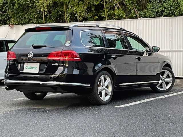 フォルクスワーゲン パサート ヴァリアント TSI ハイラインBM 茨城県 2013(平25)年 9.8万km ディープブラックパールエフェクト ワンオーナー/純正ナビ【AM/FM/CD/DVD/BT/フルセグ】/ルーフレール/バックカメラ/レザーシート/パワーシート/メモリシート/ETC/LEDライト/フォグライト/レーンチェンジアシストシステム/コーナーセンサー/横滑り防止装置/盗難防止装置/保証書/取扱説明書/スペアキー×1
