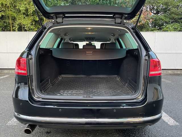 フォルクスワーゲン パサート ヴァリアント TSI ハイラインBM 茨城県 2013(平25)年 9.8万km ディープブラックパールエフェクト ワンオーナー/純正ナビ【AM/FM/CD/DVD/BT/フルセグ】/ルーフレール/バックカメラ/レザーシート/パワーシート/メモリシート/ETC/LEDライト/フォグライト/レーンチェンジアシストシステム/コーナーセンサー/横滑り防止装置/盗難防止装置/保証書/取扱説明書/スペアキー×1