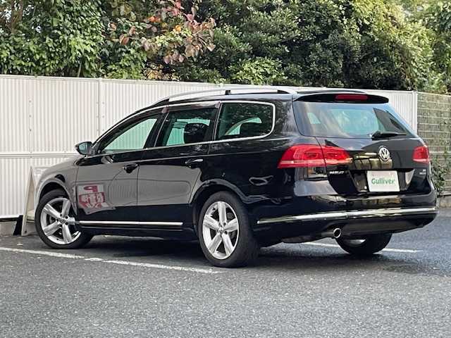 フォルクスワーゲン パサート ヴァリアント TSI ハイラインBM 茨城県 2013(平25)年 9.8万km ディープブラックパールエフェクト ワンオーナー/純正ナビ【AM/FM/CD/DVD/BT/フルセグ】/ルーフレール/バックカメラ/レザーシート/パワーシート/メモリシート/ETC/LEDライト/フォグライト/レーンチェンジアシストシステム/コーナーセンサー/横滑り防止装置/盗難防止装置/保証書/取扱説明書/スペアキー×1