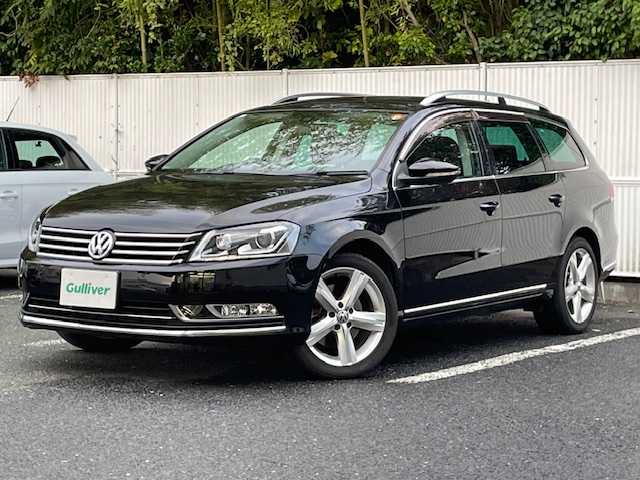 フォルクスワーゲン パサート ヴァリアント TSI ハイラインBM 茨城県 2013(平25)年 9.8万km ディープブラックパールエフェクト ワンオーナー/純正ナビ【AM/FM/CD/DVD/BT/フルセグ】/ルーフレール/バックカメラ/レザーシート/パワーシート/メモリシート/ETC/LEDライト/フォグライト/レーンチェンジアシストシステム/コーナーセンサー/横滑り防止装置/盗難防止装置/保証書/取扱説明書/スペアキー×1