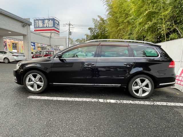 フォルクスワーゲン パサート ヴァリアント TSI ハイラインBM 茨城県 2013(平25)年 9.8万km ディープブラックパールエフェクト ワンオーナー/純正ナビ【AM/FM/CD/DVD/BT/フルセグ】/ルーフレール/バックカメラ/レザーシート/パワーシート/メモリシート/ETC/LEDライト/フォグライト/レーンチェンジアシストシステム/コーナーセンサー/横滑り防止装置/盗難防止装置/保証書/取扱説明書/スペアキー×1