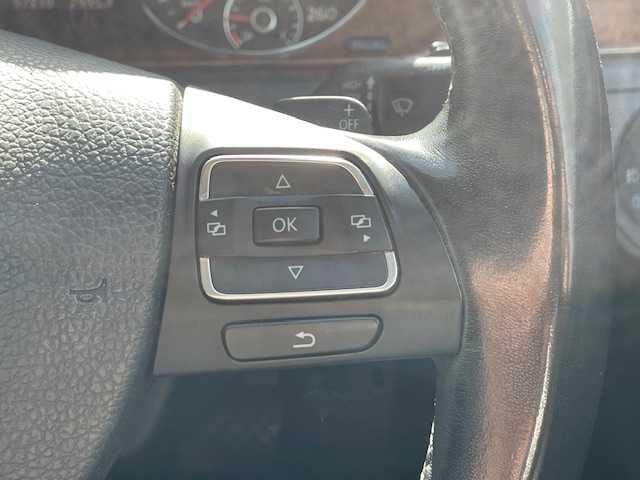 フォルクスワーゲン パサート ヴァリアント TSI ハイラインBM 茨城県 2013(平25)年 9.8万km ディープブラックパールエフェクト ワンオーナー/純正ナビ【AM/FM/CD/DVD/BT/フルセグ】/ルーフレール/バックカメラ/レザーシート/パワーシート/メモリシート/ETC/LEDライト/フォグライト/レーンチェンジアシストシステム/コーナーセンサー/横滑り防止装置/盗難防止装置/保証書/取扱説明書/スペアキー×1