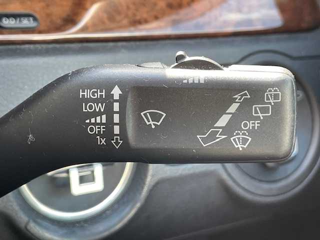 フォルクスワーゲン パサート ヴァリアント TSI ハイラインBM 茨城県 2013(平25)年 9.8万km ディープブラックパールエフェクト ワンオーナー/純正ナビ【AM/FM/CD/DVD/BT/フルセグ】/ルーフレール/バックカメラ/レザーシート/パワーシート/メモリシート/ETC/LEDライト/フォグライト/レーンチェンジアシストシステム/コーナーセンサー/横滑り防止装置/盗難防止装置/保証書/取扱説明書/スペアキー×1