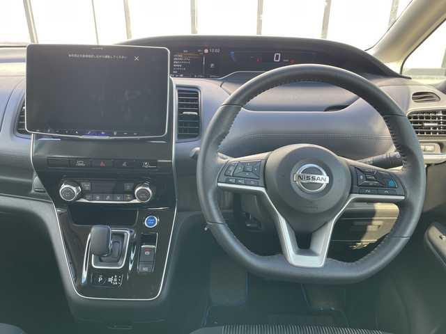 日産 セレナ e－パワー ハイウェイスター V 大阪府 2022(令4)年 2.8万km ブリリアントホワイトパール 社外11インチナビ　ALPINE製/・Bluetooth/HDMI/AppleCarPlay/AndroidAuto/主要装備/・プロパイロット/・エマージェンシーブレーキ/・全方位カメラ/・ブラインドスポットモニター/・横滑り防止装置/・オートホールド/・両側パワースライドドア/・デジタルインナーミラー/・LEDヘッドライト/・フォグランプ/・ステアリングリモコン/・純正フロアマット/・純正15インチAW/・ETC