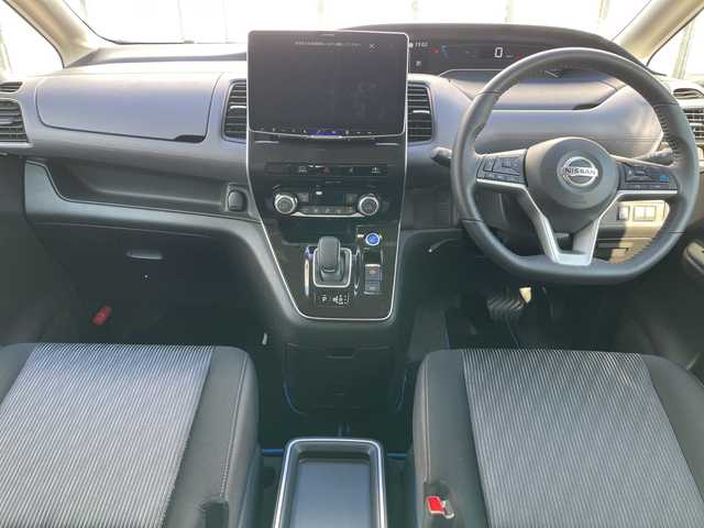 日産 セレナ e－パワー ハイウェイスター V 大阪府 2022(令4)年 2.8万km ブリリアントホワイトパール 社外11インチナビ　ALPINE製/・Bluetooth/HDMI/AppleCarPlay/AndroidAuto/主要装備/・プロパイロット/・エマージェンシーブレーキ/・全方位カメラ/・ブラインドスポットモニター/・横滑り防止装置/・オートホールド/・両側パワースライドドア/・デジタルインナーミラー/・LEDヘッドライト/・フォグランプ/・ステアリングリモコン/・純正フロアマット/・純正15インチAW/・ETC