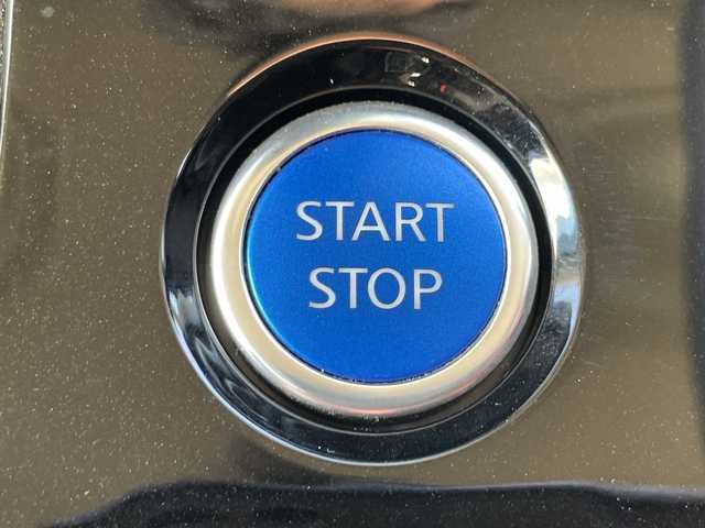 日産 セレナ e－パワー ハイウェイスター V 大阪府 2022(令4)年 2.8万km ブリリアントホワイトパール 社外11インチナビ　ALPINE製/・Bluetooth/HDMI/AppleCarPlay/AndroidAuto/主要装備/・プロパイロット/・エマージェンシーブレーキ/・全方位カメラ/・ブラインドスポットモニター/・横滑り防止装置/・オートホールド/・両側パワースライドドア/・デジタルインナーミラー/・LEDヘッドライト/・フォグランプ/・ステアリングリモコン/・純正フロアマット/・純正15インチAW/・ETC