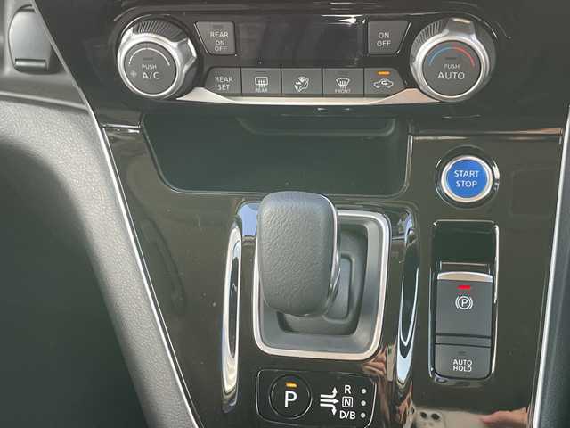 日産 セレナ e－パワー ハイウェイスター V 大阪府 2022(令4)年 2.8万km ブリリアントホワイトパール 社外11インチナビ　ALPINE製/・Bluetooth/HDMI/AppleCarPlay/AndroidAuto/主要装備/・プロパイロット/・エマージェンシーブレーキ/・全方位カメラ/・ブラインドスポットモニター/・横滑り防止装置/・オートホールド/・両側パワースライドドア/・デジタルインナーミラー/・LEDヘッドライト/・フォグランプ/・ステアリングリモコン/・純正フロアマット/・純正15インチAW/・ETC