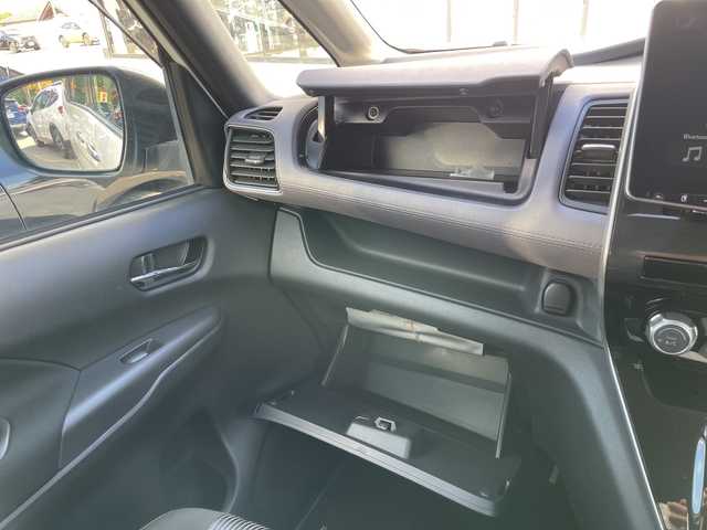 日産 セレナ e－パワー ハイウェイスター V 大阪府 2022(令4)年 2.8万km ブリリアントホワイトパール 社外11インチナビ　ALPINE製/・Bluetooth/HDMI/AppleCarPlay/AndroidAuto/主要装備/・プロパイロット/・エマージェンシーブレーキ/・全方位カメラ/・ブラインドスポットモニター/・横滑り防止装置/・オートホールド/・両側パワースライドドア/・デジタルインナーミラー/・LEDヘッドライト/・フォグランプ/・ステアリングリモコン/・純正フロアマット/・純正15インチAW/・ETC