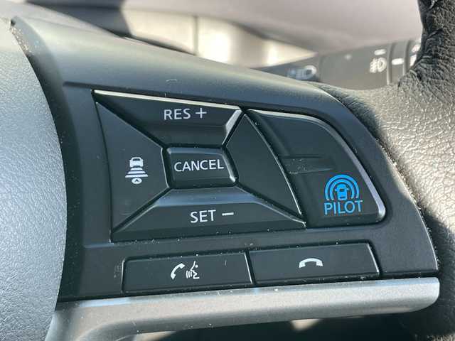 日産 セレナ e－パワー ハイウェイスター V 大阪府 2022(令4)年 2.8万km ブリリアントホワイトパール 社外11インチナビ　ALPINE製/・Bluetooth/HDMI/AppleCarPlay/AndroidAuto/主要装備/・プロパイロット/・エマージェンシーブレーキ/・全方位カメラ/・ブラインドスポットモニター/・横滑り防止装置/・オートホールド/・両側パワースライドドア/・デジタルインナーミラー/・LEDヘッドライト/・フォグランプ/・ステアリングリモコン/・純正フロアマット/・純正15インチAW/・ETC