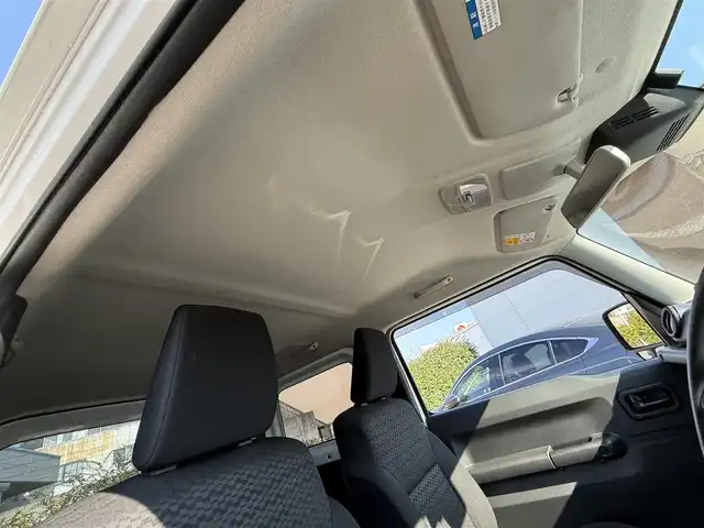 スズキ ジムニー XG 香川県 2019(平31)年 1万km スペリアホワイト ターボ/パートタイム4WD/CDデッキ/ダウンヒルアシストコントロール/LEDヘッドランプ/社外スピーカー/社外ウーハー/リモコンキー/スペアキー/ETC/背面タイヤ/純正フロアマット/フルフラットシート