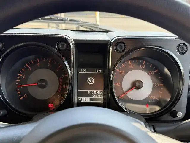 スズキ ジムニー XG 香川県 2019(平31)年 1万km スペリアホワイト ターボ/パートタイム4WD/CDデッキ/ダウンヒルアシストコントロール/LEDヘッドランプ/社外スピーカー/社外ウーハー/リモコンキー/スペアキー/ETC/背面タイヤ/純正フロアマット/フルフラットシート