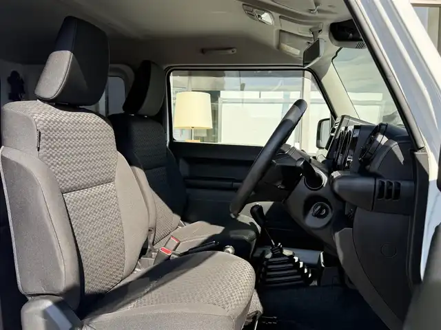 スズキ ジムニー XG 香川県 2019(平31)年 1万km スペリアホワイト ターボ/パートタイム4WD/CDデッキ/ダウンヒルアシストコントロール/LEDヘッドランプ/社外スピーカー/社外ウーハー/リモコンキー/スペアキー/ETC/背面タイヤ/純正フロアマット/フルフラットシート