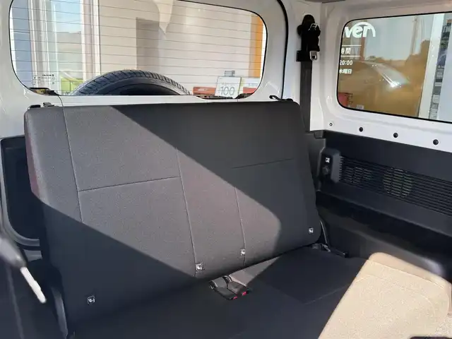 スズキ ジムニー XG 香川県 2019(平31)年 1万km スペリアホワイト ターボ/パートタイム4WD/CDデッキ/ダウンヒルアシストコントロール/LEDヘッドランプ/社外スピーカー/社外ウーハー/リモコンキー/スペアキー/ETC/背面タイヤ/純正フロアマット/フルフラットシート