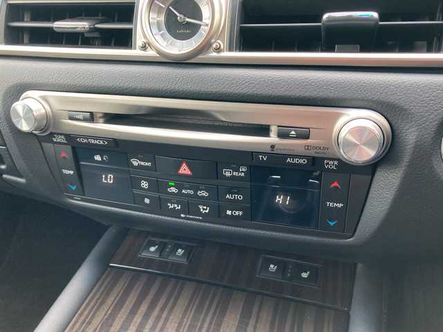 レクサス ＧＳ 250 Iパッケージ 愛媛県 2012(平24)年 9.7万km スターライトブラックガラスフレーク メーカーオプションナビ/・CD/DVD/フルセグTV/MSV/Bluetooth/バックカメラ/クルーズコントロール/パドルシフト/クリアランスソナー/オートブレーキホールド/黒革シート/・D/Nパワーシート/・Dメモリーシート/・D/Nシートヒーター/・D/Nエアーシート/ステアリングヒーター/リア電動サンシェード/ビルトインETC/HIDオートライト/純正アルミホイール