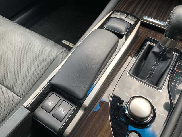 レクサス ＧＳ 250 Iパッケージ 愛媛県 2012(平24)年 9.7万km スターライトブラックガラスフレーク メーカーオプションナビ/・CD/DVD/フルセグTV/MSV/Bluetooth/バックカメラ/クルーズコントロール/パドルシフト/クリアランスソナー/オートブレーキホールド/黒革シート/・D/Nパワーシート/・Dメモリーシート/・D/Nシートヒーター/・D/Nエアーシート/ステアリングヒーター/リア電動サンシェード/ビルトインETC/HIDオートライト/純正アルミホイール