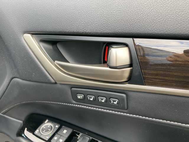 レクサス ＧＳ 250 Iパッケージ 愛媛県 2012(平24)年 9.7万km スターライトブラックガラスフレーク メーカーオプションナビ/・CD/DVD/フルセグTV/MSV/Bluetooth/バックカメラ/クルーズコントロール/パドルシフト/クリアランスソナー/オートブレーキホールド/黒革シート/・D/Nパワーシート/・Dメモリーシート/・D/Nシートヒーター/・D/Nエアーシート/ステアリングヒーター/リア電動サンシェード/ビルトインETC/HIDオートライト/純正アルミホイール