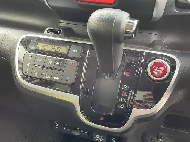 ホンダ Ｎ ＢＯＸ G ターボ SSパッケージ 福岡県 2016(平28)年 4.5万km プレミアムホワイトパールⅡ ワンオーナー/純正ディーラーナビ/（Bluetooth・ワンセグ・CD・DVD）/両側パワースライドドア/パドルシフト/クルーズコントロール/純正フロアマット/バックカメラ/ビルトインETC/プッシュスタート/ステアリングスイッチ/禁煙車/シートヒーター/ドアバイザー/保証書/取扱説明書/スペアキー