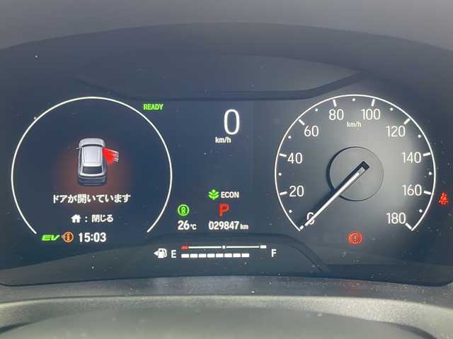 ホンダ ヴェゼル ハイブリッド e:HEV PLaY 愛媛県 2023(令5)年 3万km プレミアムサンライトホワイトパール ワンオーナー/純正ナビ/・フルセグ/BT/全方位カメラ/ビルトインETC/ガラスルーフ/ホンダセンシング /レーダークルーズコントロール/ハーフレザーシート/シートヒーター/ステアリングヒーター/パワーバックドア/ドライブレコーダー/置くだけ充電/BSM/パドルシフト/スマートキー/プッシュスタート/スペアキー