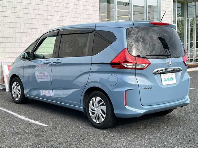 ホンダ フリード G ホンダセンシング 千葉県 2022(令4)年 6.1万km シーグラスブルーパール ワンオーナー/SDナビ【AVN-R10】/フルセグTV/DVD/CD/Bluetooth/後席モニター×２/ホンダセンシング/・衝突軽減ブレーキ（CMBS）/・車線維持支援システム（LKAS）/・アダプティブクルーズコントロール（ACC）/・オートハイビーム/・先行車発進お知らせ機能/両側パワースライドドア/バックカメラ/ドライブレコーダー（前後撮影）/前席シートヒーター/ステアリングスイッチ/ETC/ウインカーミラー/Hondaスマートキー/スペアキー/取扱説明書/保証書