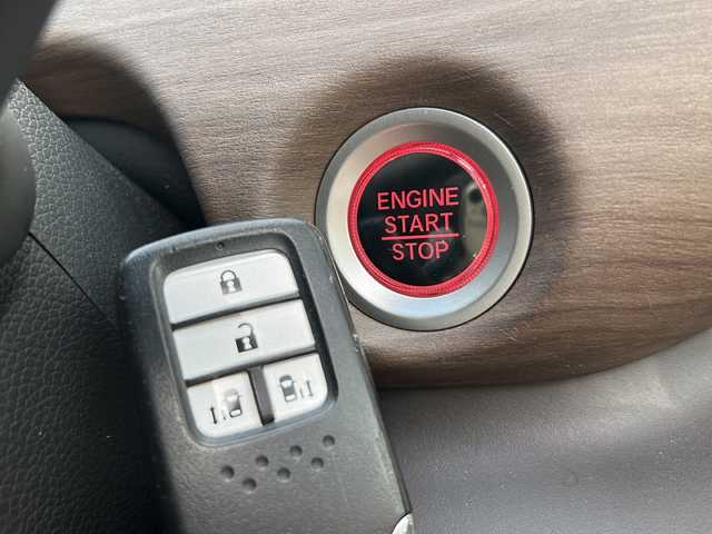 ホンダ フリード G ホンダセンシング 千葉県 2022(令4)年 6.1万km シーグラスブルーパール ワンオーナー/SDナビ【AVN-R10】/フルセグTV/DVD/CD/Bluetooth/後席モニター×２/ホンダセンシング/・衝突軽減ブレーキ（CMBS）/・車線維持支援システム（LKAS）/・アダプティブクルーズコントロール（ACC）/・オートハイビーム/・先行車発進お知らせ機能/両側パワースライドドア/バックカメラ/ドライブレコーダー（前後撮影）/前席シートヒーター/ステアリングスイッチ/ETC/ウインカーミラー/Hondaスマートキー/スペアキー/取扱説明書/保証書