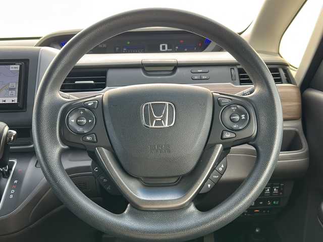 ホンダ フリード G ホンダセンシング 千葉県 2022(令4)年 6.1万km シーグラスブルーパール ワンオーナー/SDナビ【AVN-R10】/フルセグTV/DVD/CD/Bluetooth/後席モニター×２/ホンダセンシング/・衝突軽減ブレーキ（CMBS）/・車線維持支援システム（LKAS）/・アダプティブクルーズコントロール（ACC）/・オートハイビーム/・先行車発進お知らせ機能/両側パワースライドドア/バックカメラ/ドライブレコーダー（前後撮影）/前席シートヒーター/ステアリングスイッチ/ETC/ウインカーミラー/Hondaスマートキー/スペアキー/取扱説明書/保証書