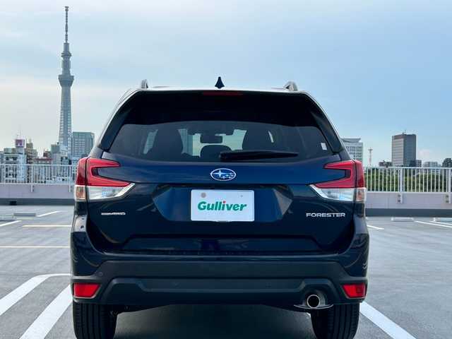 スバル フォレスター プレミアム 東京都 2018(平30)年 5.6万km ダークブルーパール ワンオーナー/４WD/サンルーフ/EyeSight(ver.3)/プリクラッシュブレーキ/ツーリングアシスト/車線中央維持・先行車追従操舵/車線逸脱抑制/AT誤発進抑制/車線逸脱抑制/ふらつき警報/先行車発進お知らせ/レーダクルーズコントロール/純正SDナビ/(CD/BT/DVD/メモリーミュージック/地デジTV)/バックカメラ・サイドビューカメラ/純正１８インチアルミ/パワーバックドア/ETC・シートヒーター/ルーフレール/X-MODE/スペアキー１本/保証書・取説