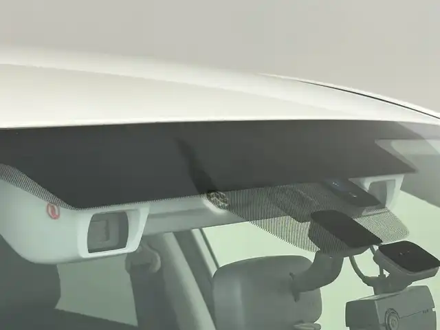 スバル フォレスター S－リミテッド 道央・札幌 2017(平29)年 5.6万km クリスタルホワイトP ・４WD/・純正SDナビゲーション（CN-LR720D）/　CD/DVD/SD/BT/フルセグ/・ビルトインETC/・純正ドライブレコーダー（前方録画）/・メモリーハイトパワーバックドア/・ブラインドスポットモニター/・レーダークルーズコントロール/・横滑り防止装置/・アイサイト/・レーンキープアシスト/・前席パワーシート/・ハーフレザーシート/・純正フロアマット/・全席シートヒーター/・LEDヘッドライト/・オートライト/・MTモード付AT/・パドルシフト/・ヒルディセントコントロール（X-MODE）/・ステアリング連動ヘッドランプ（SRH）/・スマートキー/・プッシュスタート/・純正AW18インチ＋夏タイヤ/・保証書あり/・取説あり/・ドアバイザー/・電動格納ウィンカーミラー/・ステアリングリモコン/・ラゲッジマット
