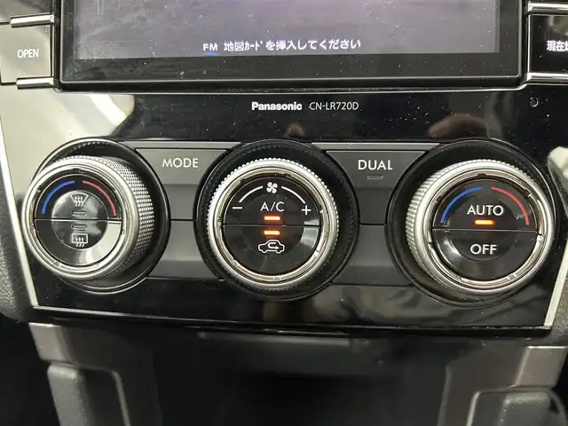 スバル フォレスター S－リミテッド 道央・札幌 2017(平29)年 5.6万km クリスタルホワイトP ・４WD/・純正SDナビゲーション（CN-LR720D）/　CD/DVD/SD/BT/フルセグ/・ビルトインETC/・純正ドライブレコーダー（前方録画）/・メモリーハイトパワーバックドア/・ブラインドスポットモニター/・レーダークルーズコントロール/・横滑り防止装置/・アイサイト/・レーンキープアシスト/・前席パワーシート/・ハーフレザーシート/・純正フロアマット/・全席シートヒーター/・LEDヘッドライト/・オートライト/・MTモード付AT/・パドルシフト/・ヒルディセントコントロール（X-MODE）/・ステアリング連動ヘッドランプ（SRH）/・スマートキー/・プッシュスタート/・純正AW18インチ＋夏タイヤ/・保証書あり/・取説あり/・ドアバイザー/・電動格納ウィンカーミラー/・ステアリングリモコン/・ラゲッジマット