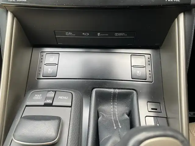 レクサス ＩＳ 350 バージョンL 富山県 2013(平25)年 8.7万km ホワイトパールクリスタルシャイン プリクラッシュセーフティシステム/純正SDナビ フルセグTV/CD DVD Blu-ray Bluetooth SD FMAM/バックカメラ/セミアニリン革シート/シートヒーター/エアシート/パワーシート（前席）/メモリーシート（D席）/レーダークルーズコントロール/革巻きステアリング/パドルシフト/ウィンカーミラー/ETC/スペアキー２個/（スマートキー カードキー）/保証書＆取扱説明書